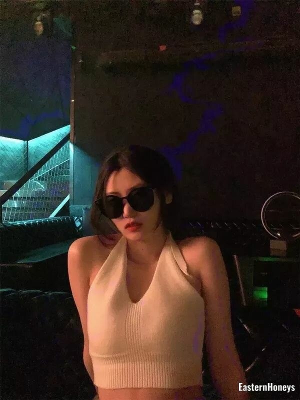 Yiyi, 21