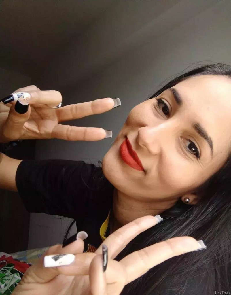 Gabriela, 38