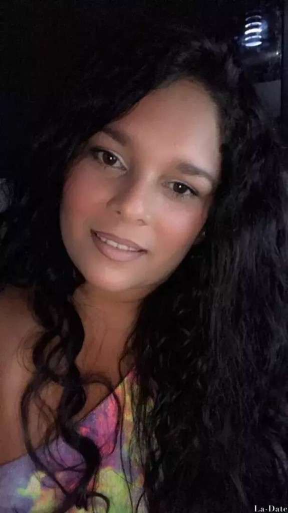Laura, 37